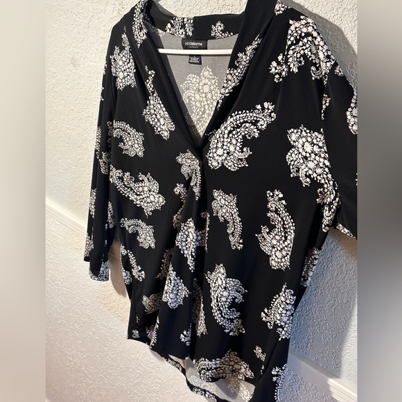 Liz Claiborne career long sleeve v-neck collarless blouse with roll tabs - Picture 2 of 6